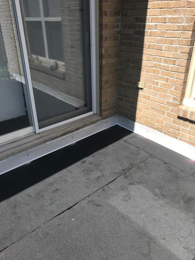 Metal wall flashing install on residential flat roof in Pickering