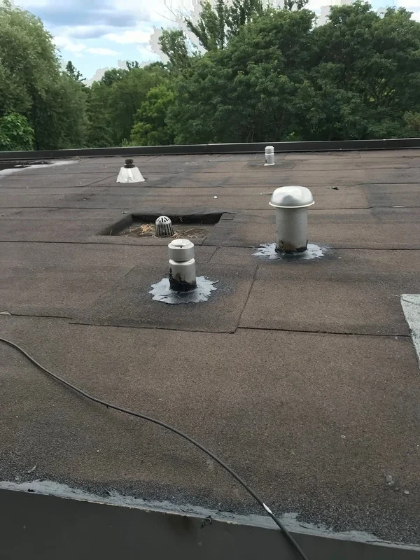 Repairs at insulated breather vent on flat roof with torch applied membrane